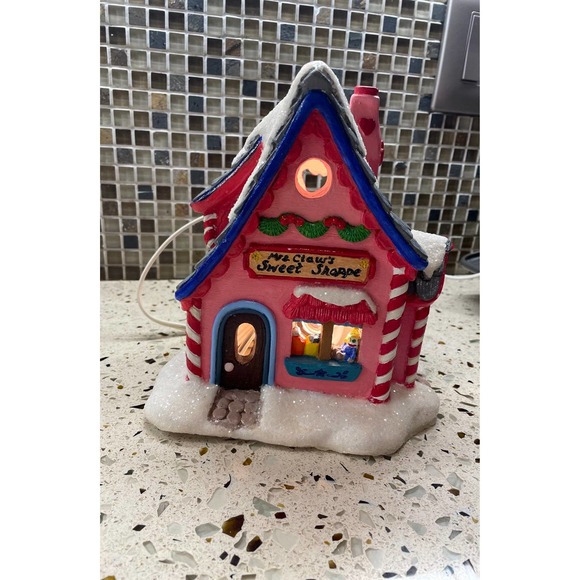 MRS CLAUS'S SWEET SHOPPE LIT HOUSE - Picture 2 of 7